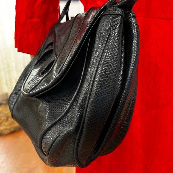 Elegant Black faux vegan leather embossed Textured crossbody bag Purse - Picture 3 of 9